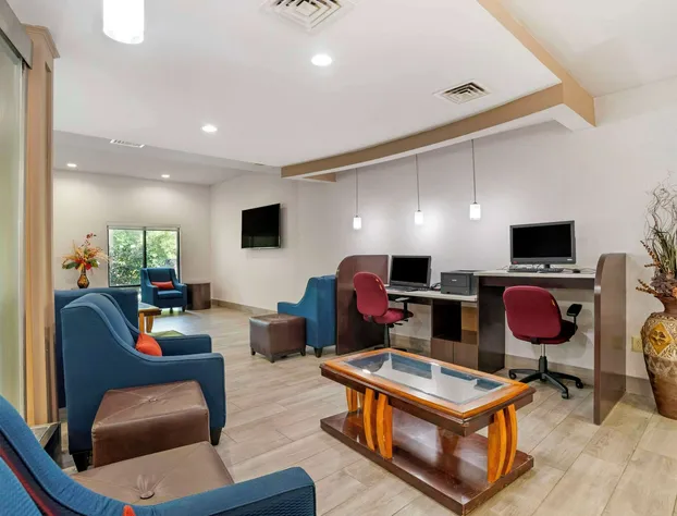 Comfort Suites At WestGate Mall hotel detail image 3