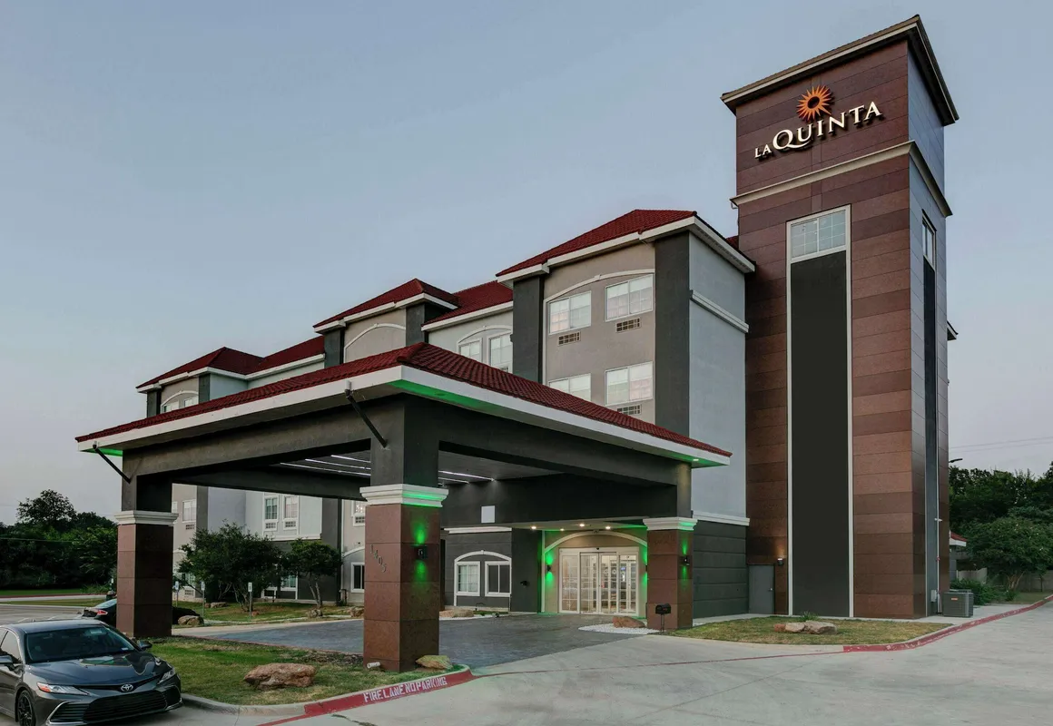 La Quinta Inn & Suites by Wyndham Decatur hotel hero