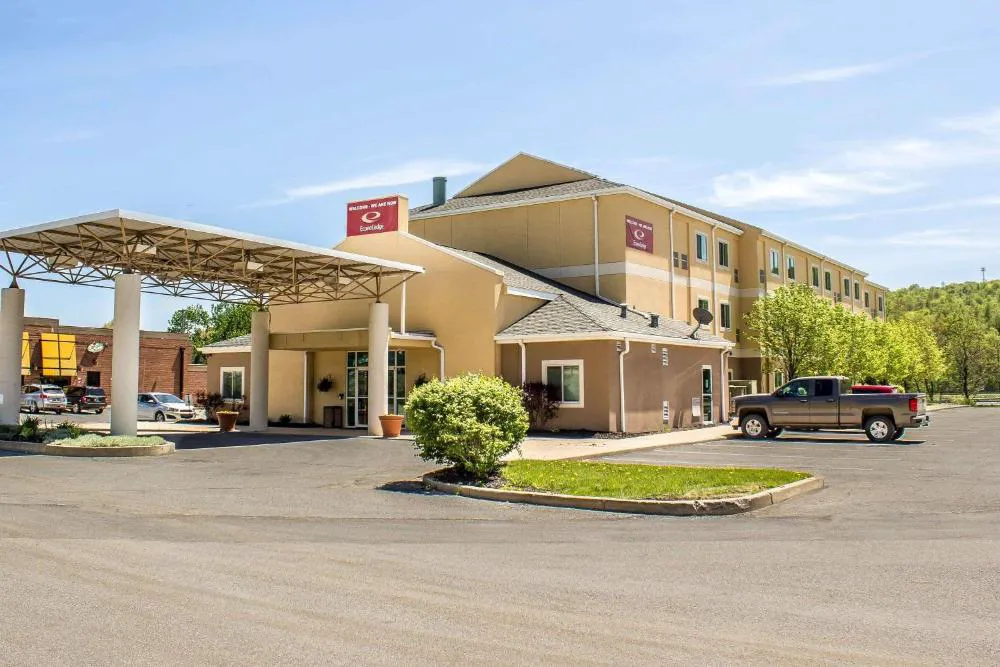 Econo Lodge Meadville hotel hero