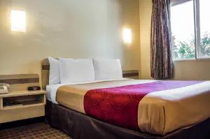 Econo Lodge Meadville hotel detail image 3