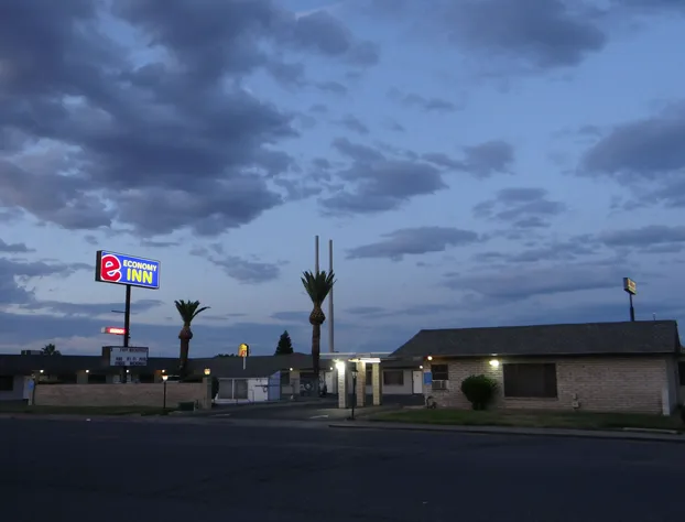 Economy inn hotel detail image 3
