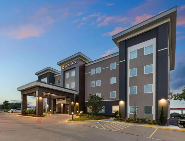 La Quinta Inn & Suites by Wyndham McAlester hotel detail image 1