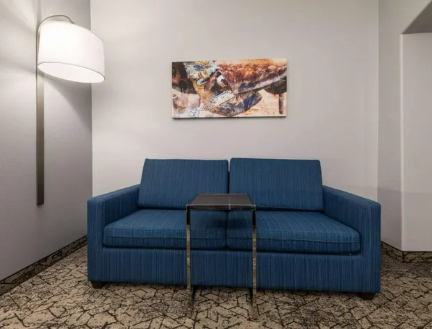 La Quinta Inn & Suites by Wyndham McAlester hotel detail image 4