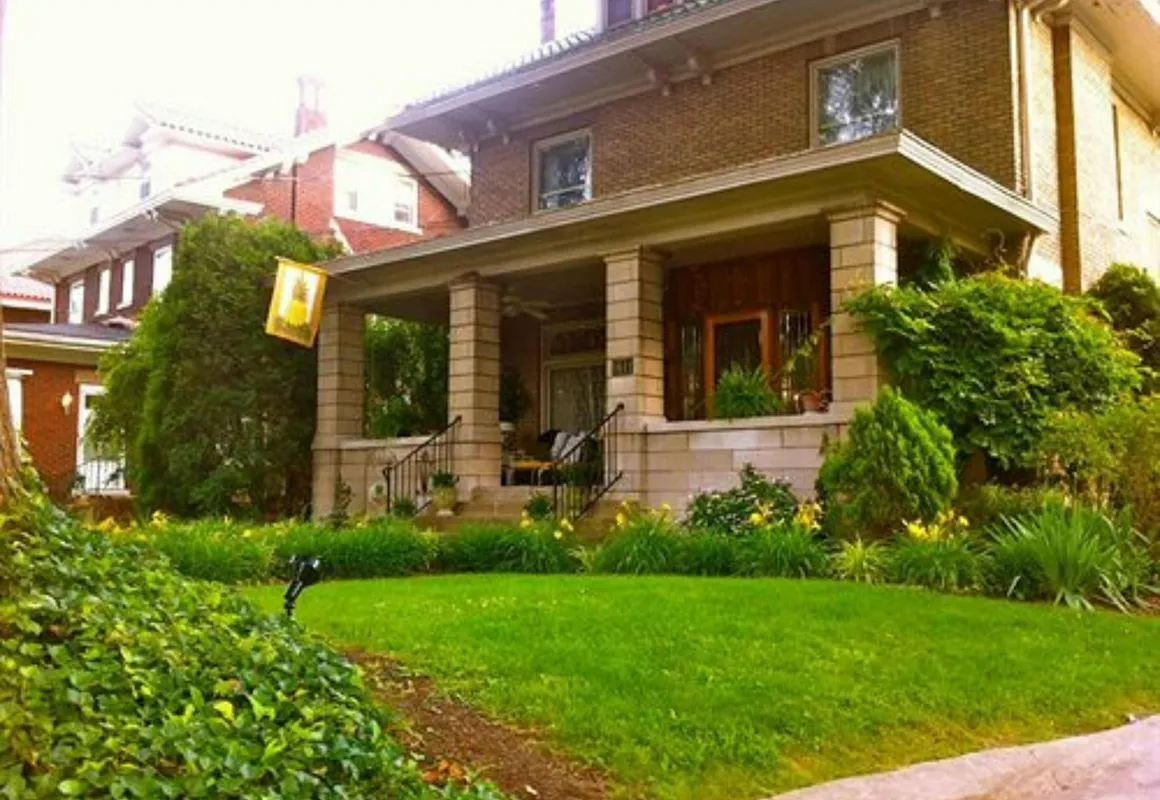 Brass Pineapple Inn hotel hero