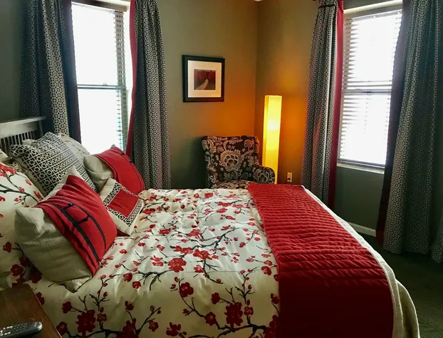 Ophelias Restaurant & Inn hotel detail image 1