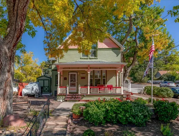 The Silk Pincushion - Easy access to downhill skiing hotel detail image 3