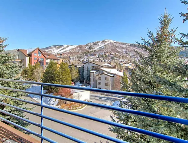 Snow Flower Condos hotel detail image 4