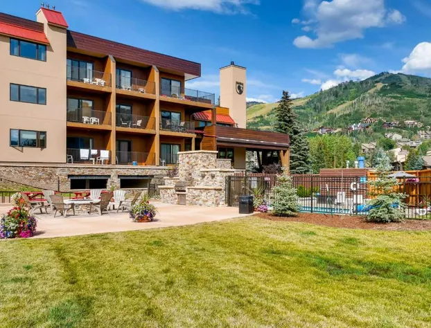 Snow Flower Condos hotel detail image 1