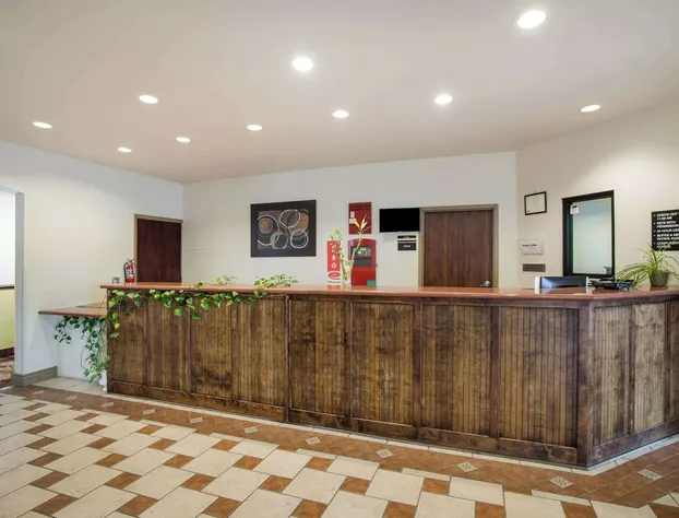 Econo Lodge Anderson hotel detail image 2