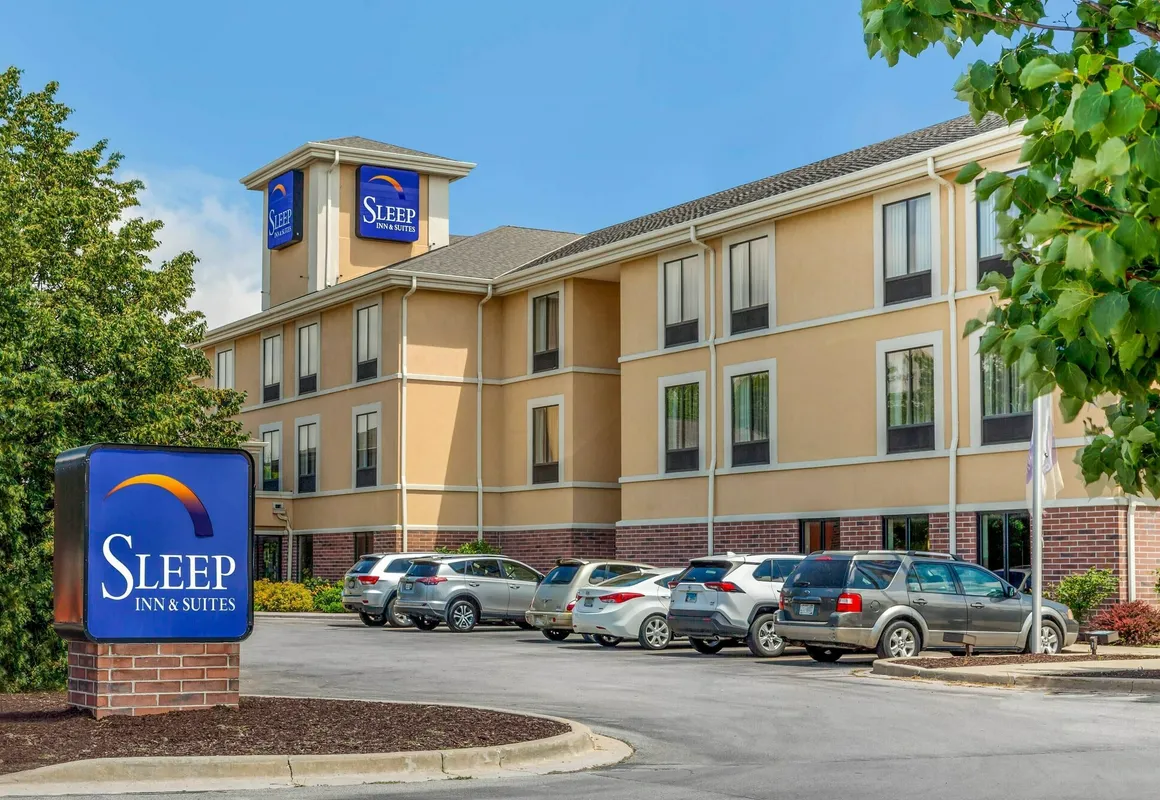 Sleep Inn & Suites Milwaukee Airport hotel hero