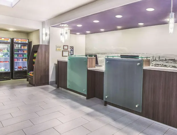 La Quinta Inn & Suites by Wyndham Bay City hotel detail image 4