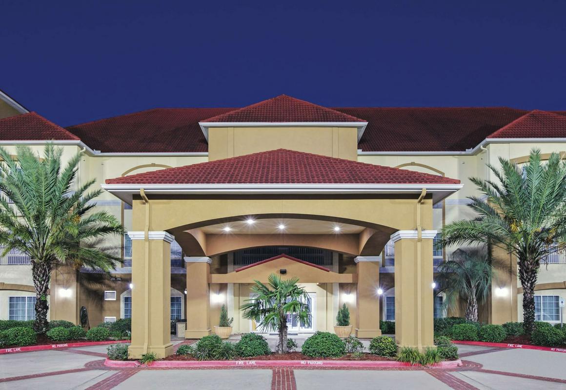 La Quinta Inn & Suites by Wyndham Bay City hotel hero