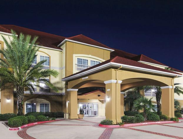La Quinta Inn & Suites by Wyndham Bay City hotel detail image 2