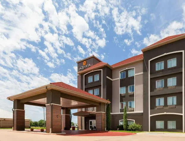 La Quinta Inn & Suites by Wyndham Brownwood hotel detail image 1