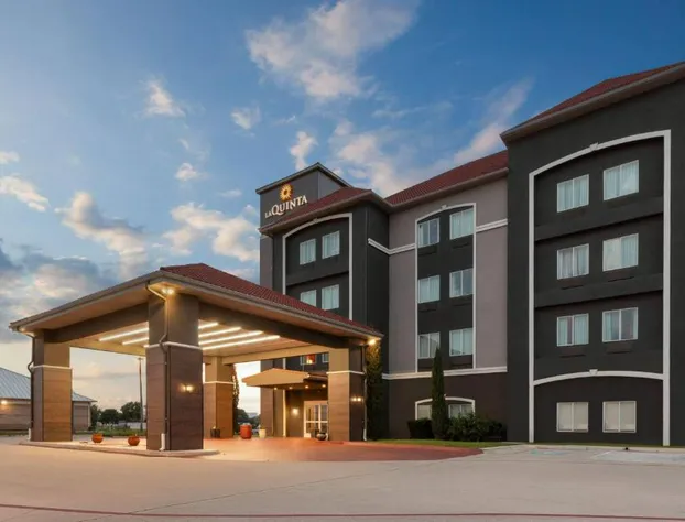 La Quinta Inn & Suites by Wyndham Brownwood hotel detail image 3