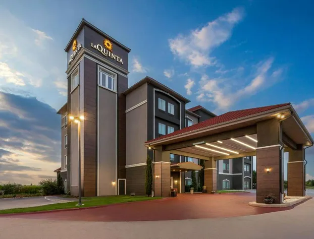 La Quinta Inn & Suites by Wyndham Brownwood hotel detail image 4