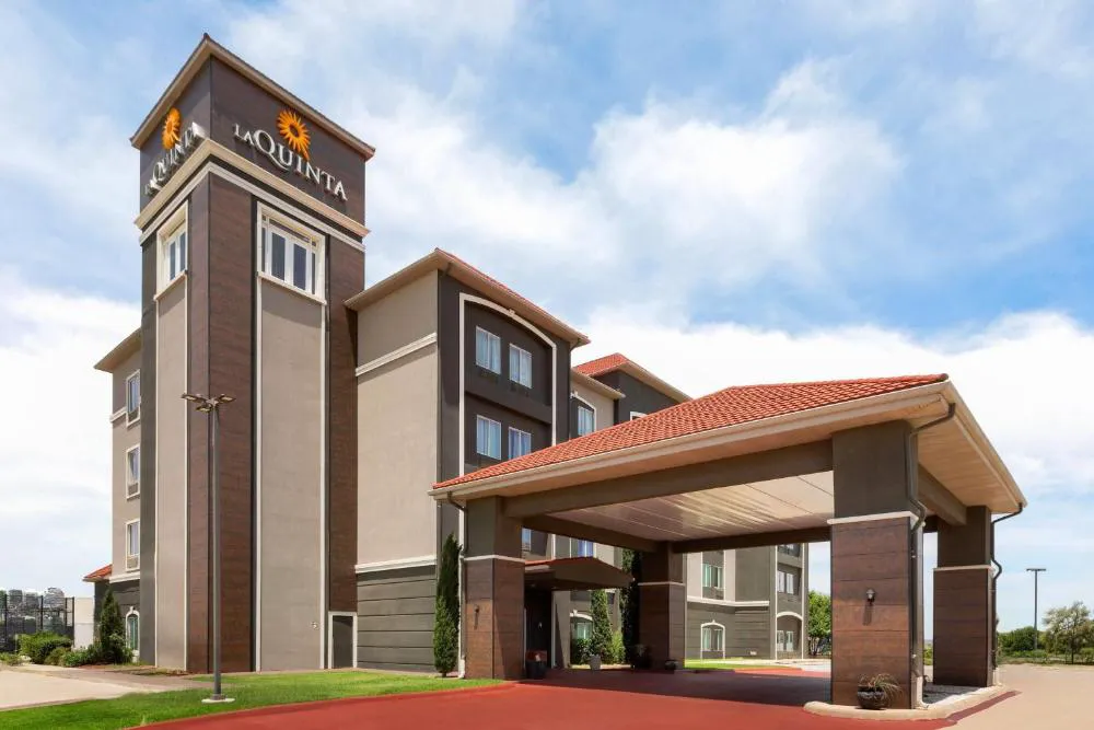 La Quinta Inn & Suites by Wyndham Brownwood hotel hero