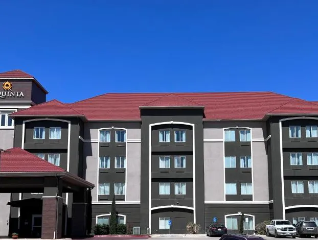 La Quinta Inn & Suites by Wyndham Brownwood hotel detail image 1
