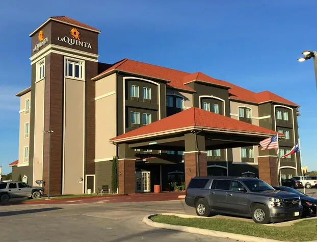 La Quinta Inn & Suites by Wyndham Brownwood hotel detail image 4