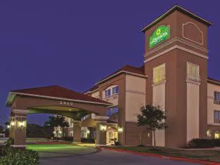 La Quinta Inn & Suites by Wyndham Angleton hotel detail image 1