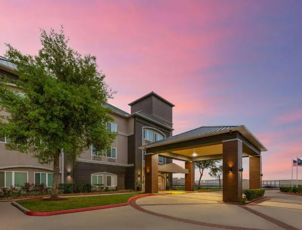 La Quinta Inn & Suites by Wyndham Angleton hotel detail image 3