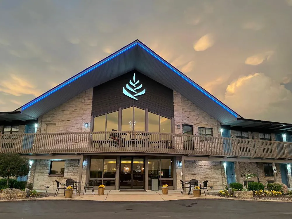 Pinemark Inn & Suites hotel hero