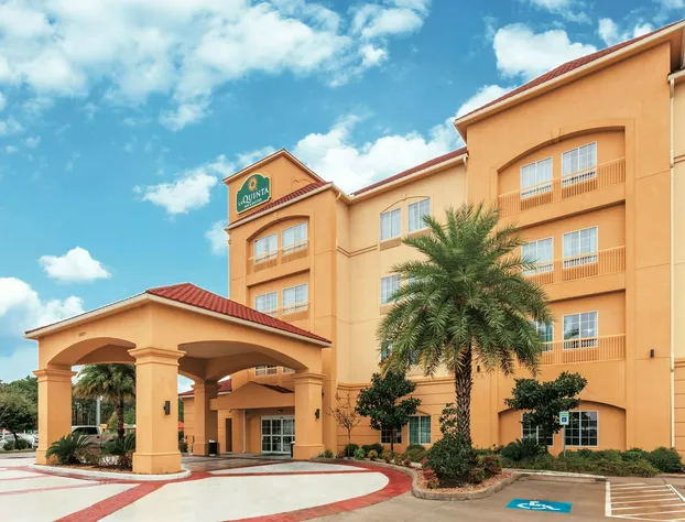 La Quinta Inn & Suites by Wyndham Houston Bush Intl Airpt E hotel detail image 2