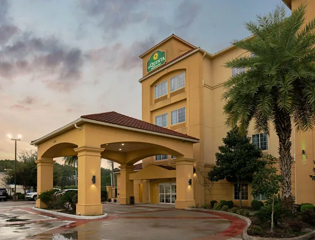 La Quinta Inn & Suites by Wyndham Houston Bush Intl Airpt E hotel detail image 4