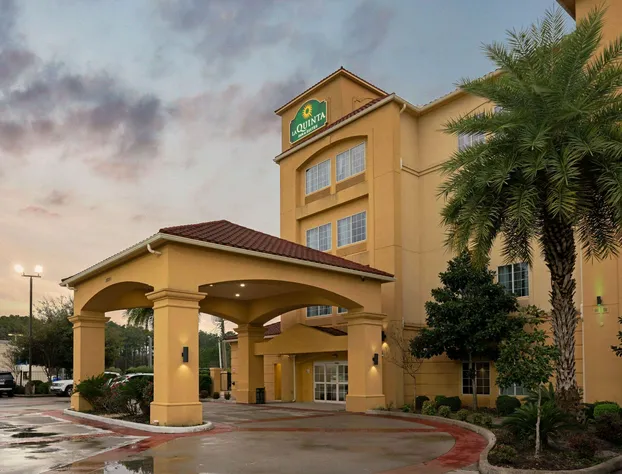 La Quinta Inn & Suites by Wyndham Houston Bush Intl Airpt E hotel detail image 4