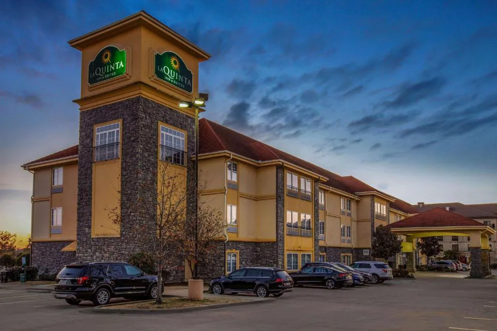 La Quinta Inn & Suites by Wyndham Conway hotel hero