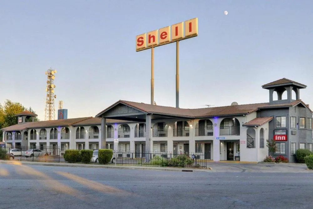 Crossroads Inn hotel hero