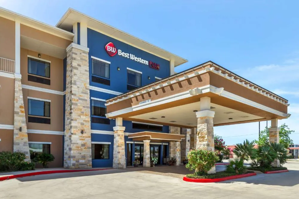 Best Western Plus Lytle Inn & Suites hotel hero