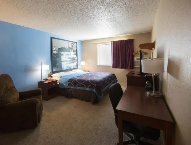 Super 8 by Wyndham Dubuque hotel detail image 2