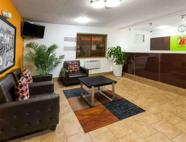 Super 8 by Wyndham Dubuque hotel detail image 1