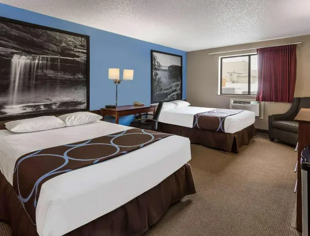 Super 8 by Wyndham Dubuque hotel detail image 2