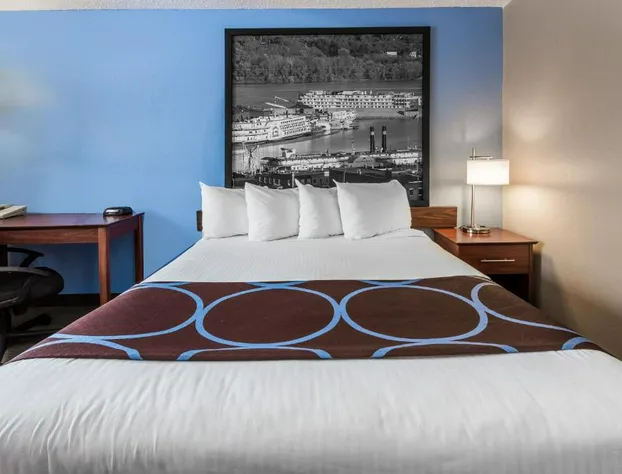 Super 8 by Wyndham Dubuque hotel detail image 3