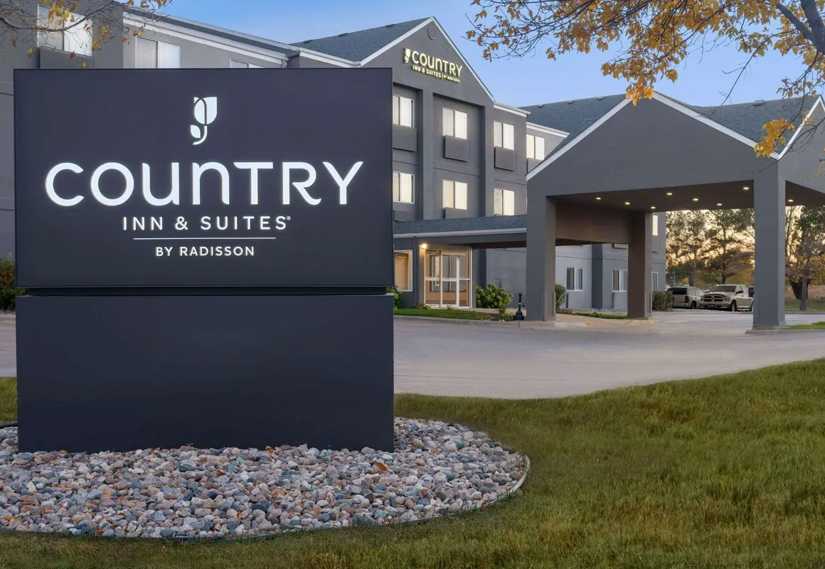 Country Inn & Suites by Radisson, Brookings, SD hotel hero