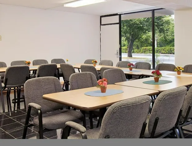 Days Inn by Wyndham Port Royal / near Parris Island hotel detail image 4