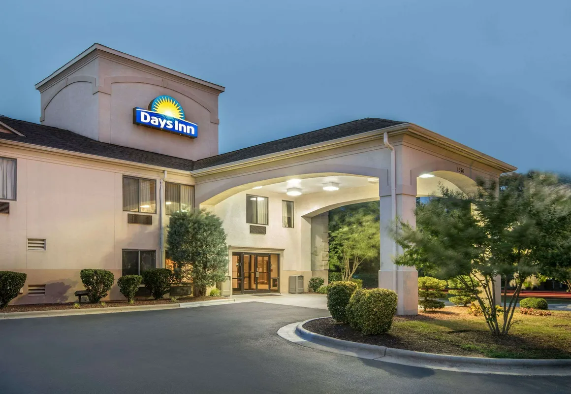 Days Inn by Wyndham Burlington East hotel hero