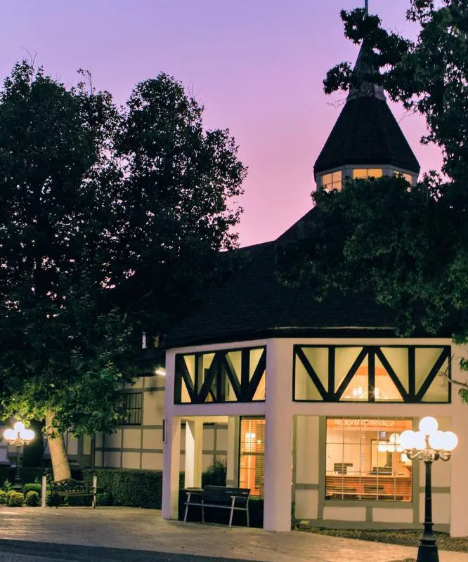 Vinland Hotel and Lounge hotel hero