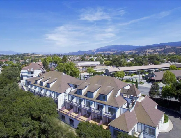 Vinland Hotel and Lounge hotel detail image 2