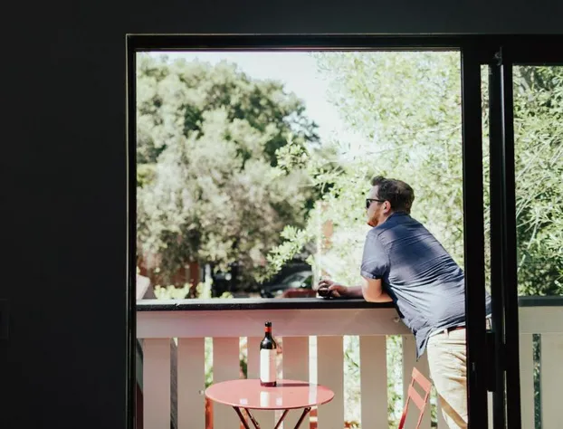 Vinland Hotel and Lounge hotel detail image 3