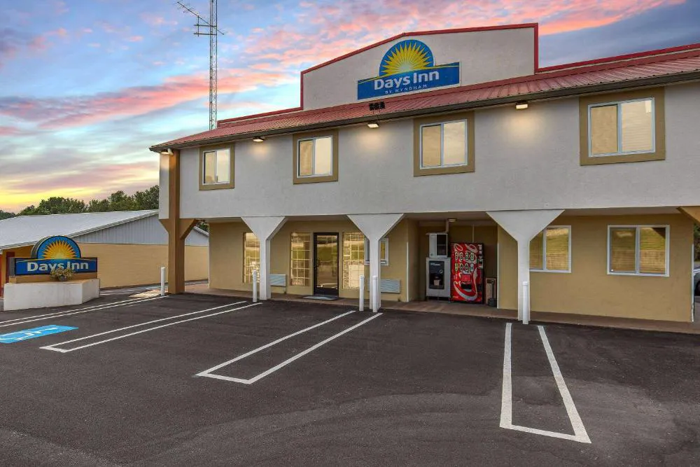 Days Inn by Wyndham Holladay hotel hero