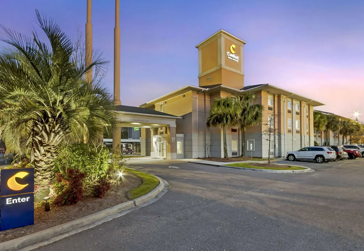 Comfort Inn & Suites Charleston Airport Convention Center hotel hero