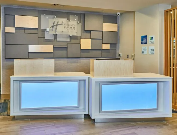 Holiday Inn Express Hotel & Suites Medford-Central Point by IHG hotel detail image 3