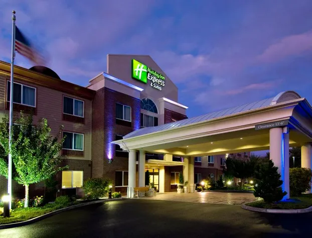 Holiday Inn Express Hotel & Suites Medford-Central Point by IHG hotel detail image 1
