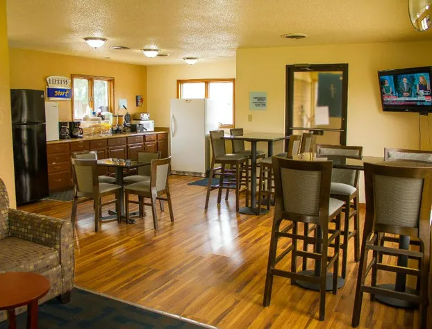 Budget Inn and Suites hotel detail image 3