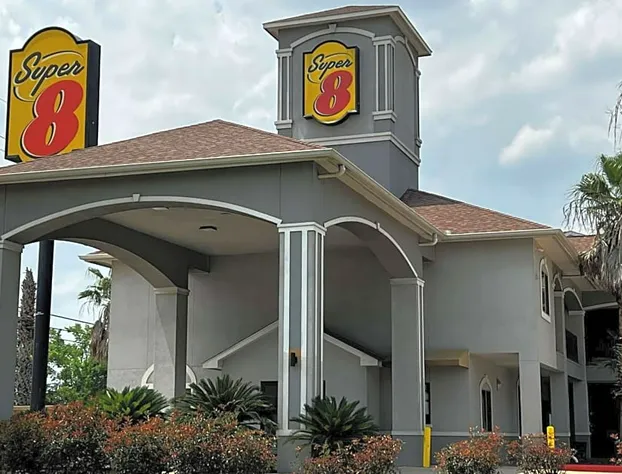 Super 8 by Wyndham Houston North I-45 hotel detail image 1