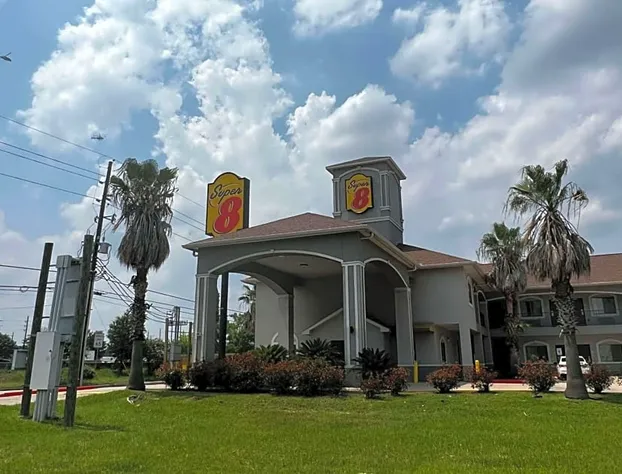 Super 8 by Wyndham Houston North I-45 hotel detail image 4