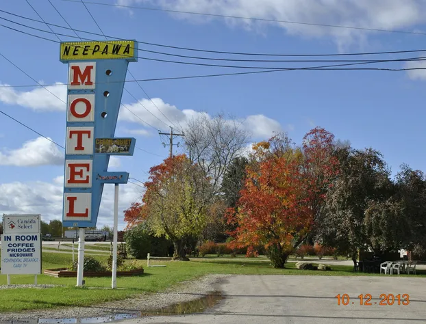 Neepawa motel hotel detail image 3